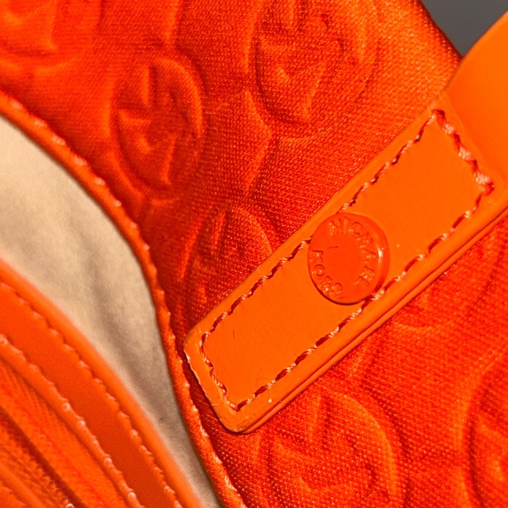 Pre loved Michael Kors quilted jet set Orange Embossed Tote Bag with wristlet - Picture 10 of 16